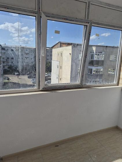 Apartament cu 3 camere semidecomandat în Ultracentral