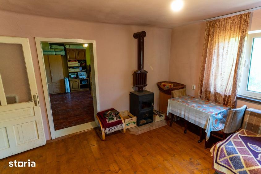 Casă cu 3 camere cu Teren 1019 Mp în Brănișca
