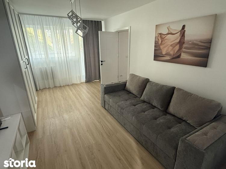 Apartament cu 3 camere semidecomandat, mobilat în Colentina