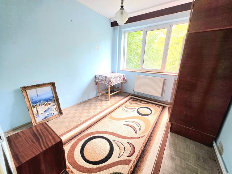Apartament cu 4 camere semidecomandat în Hipodrom