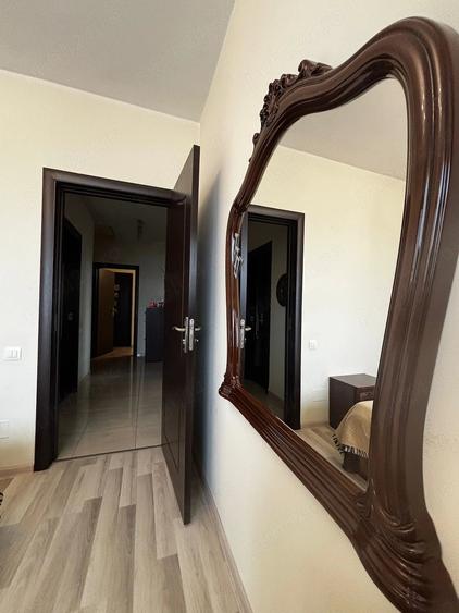 Apartament cu 3 camere decomandat în 1 Decembrie