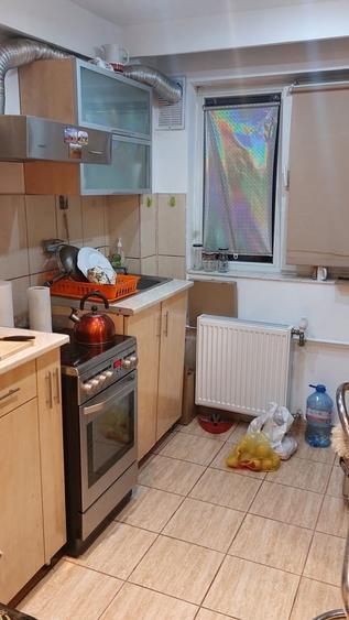 Apartament cu 3 camere semidecomandat în Amzei