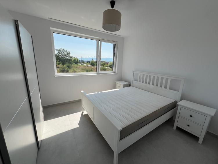 Duplex cu 4 camere cu Canalizare în Aeroport