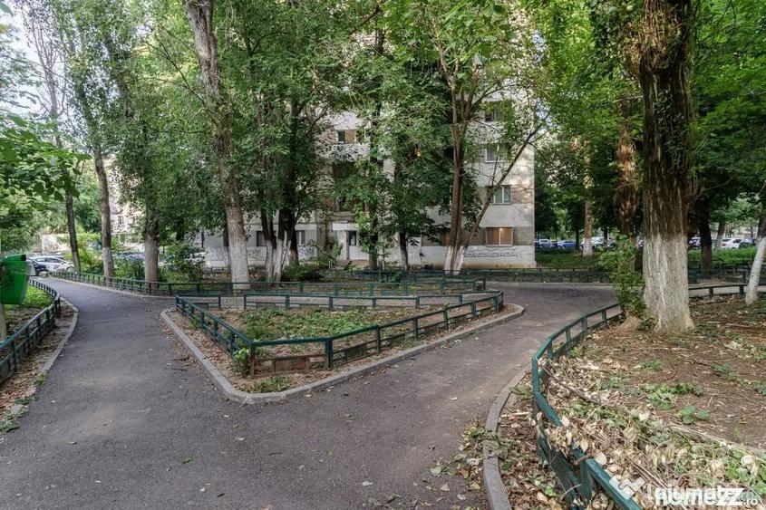 Apartament cu 3 camere semidecomandat în Drumul Taberei