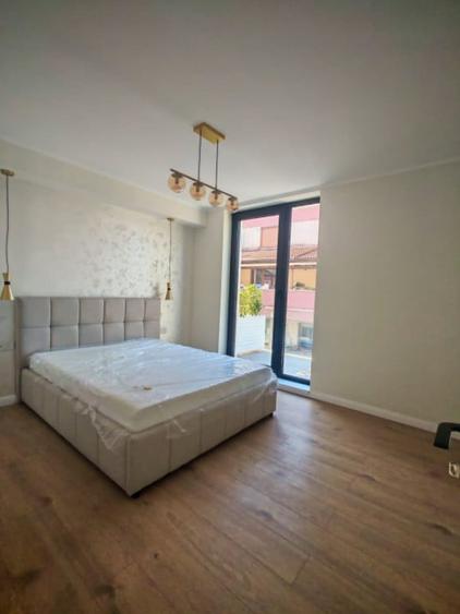 Apartament cu 3 camere semidecomandat în Gruia