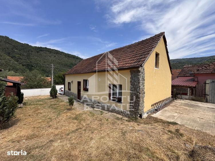 Casă cu 4 camere în Dăbâca
