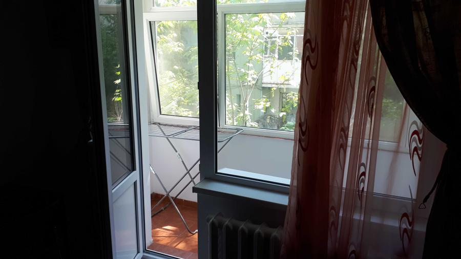 Garsonieră decomandată în Sud