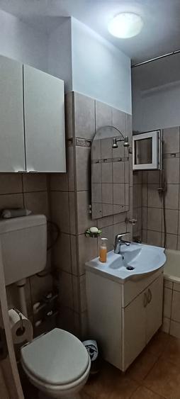 Apartament cu 3 camere semidecomandat în Tineretului