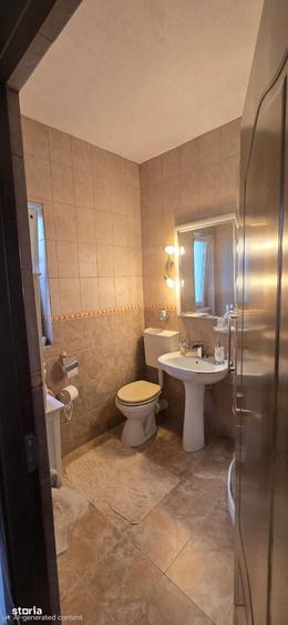 Casă cu 6 camere cu Teren 378 Mp în Central