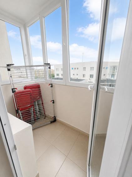 Apartament cu 3 camere semidecomandat, mobilat în Titan