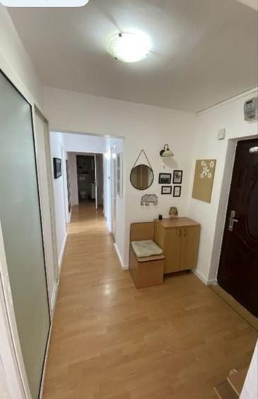 Apartament cu 3 camere decomandat în P-ța Maria