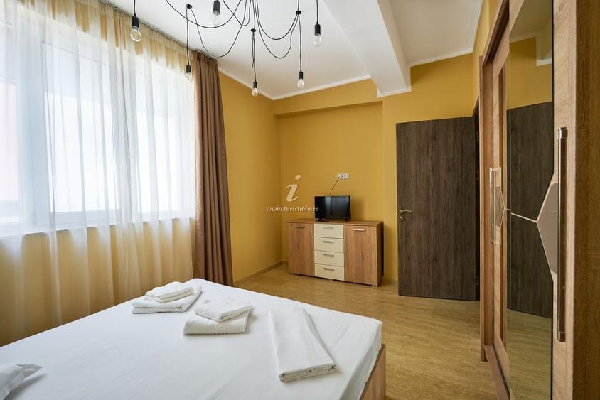 Apartament cu 3 camere decomandat, mobilat în Mamaia-Sat