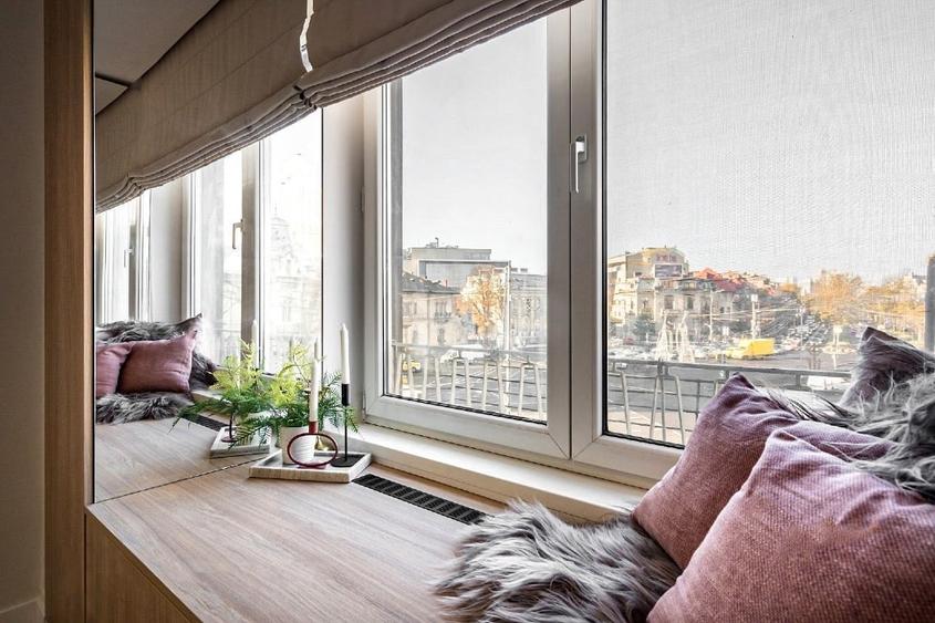 Apartament cu 3 camere semidecomandat, mobilat în P-ța Romană