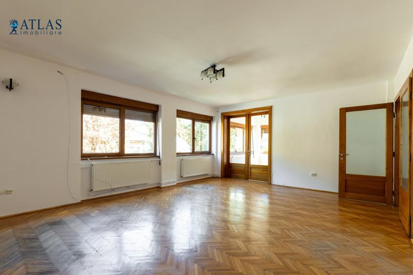 Casă individuală cu 7 camere cu Teren 400 Mp în Centrul Istoric
