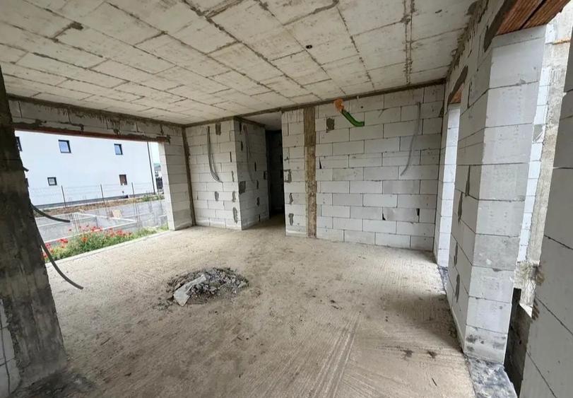 Casă individuală cu 5 camere cu Teren 547 Mp în Cetate