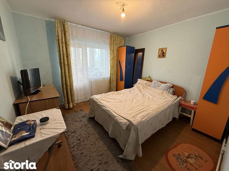 Apartament cu 4 camere decomandat în Micro 20