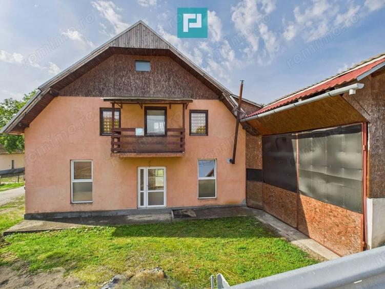Casă cu Teren 600 Mp în Laz