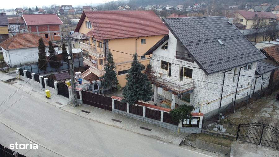 Casă cu 4 camere cu Teren 200 Mp în Central