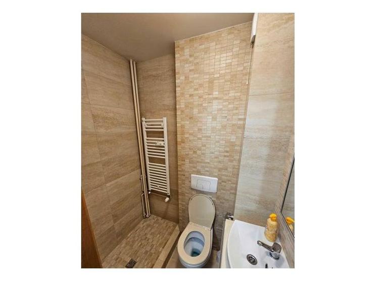 Apartament cu 3 camere decomandat, mobilat în Berceni