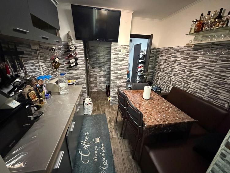 Apartament cu 2 camere decomandat, mobilat în Poarta 6