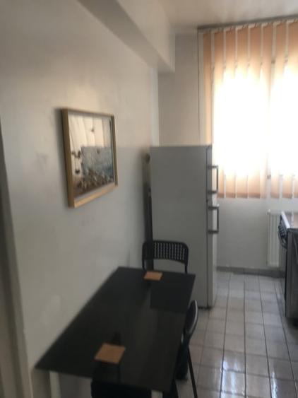 Apartament cu 2 camere semidecomandat, mobilat în Calea Victoriei