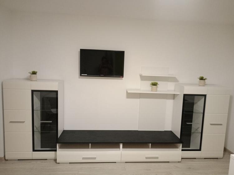Apartament cu 3 camere semidecomandat în Central