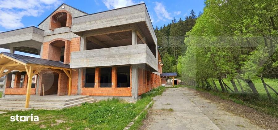 Casă cu Teren 5970 Mp în Ghelința