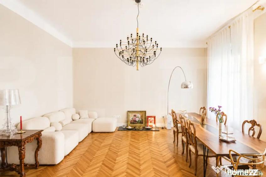 Apartament cu 3 camere semidecomandat în Central