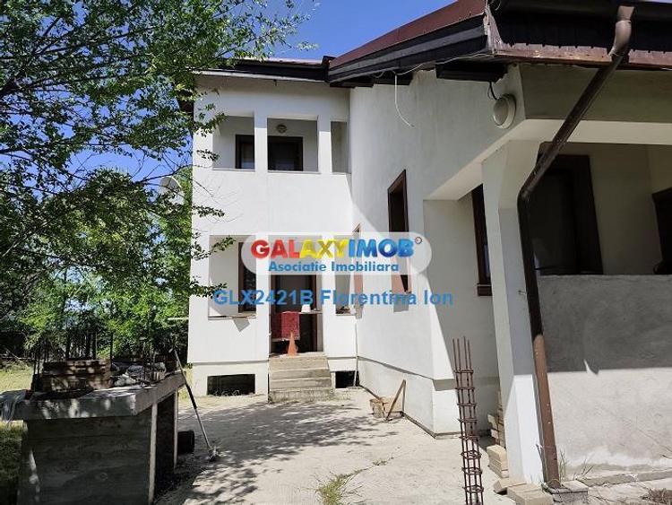 Casă cu 4 camere cu Garaj în Cornetu