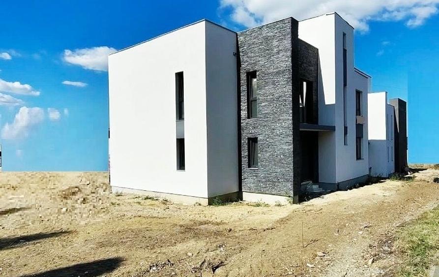 Casă individuală cu 5 camere cu Canalizare în Făget
