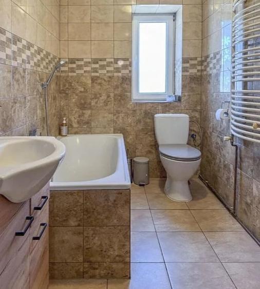 Vand apartament cu 2 camere in zona 1 Decembrie - 1