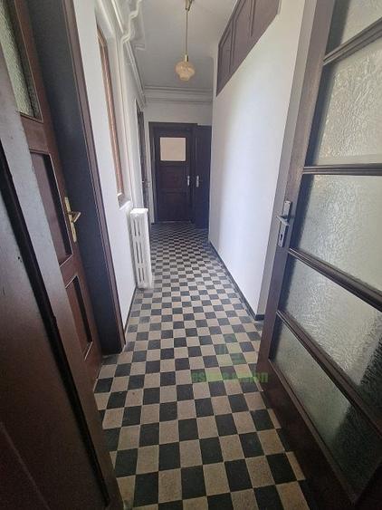 Apartament cu 5 camere semidecomandat în 1 Mai