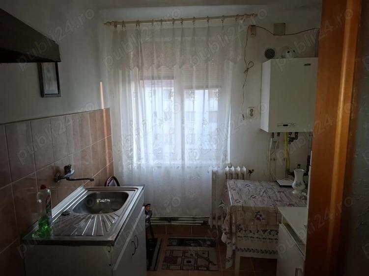 Apartament cu 3 camere semidecomandat în Ultracentral