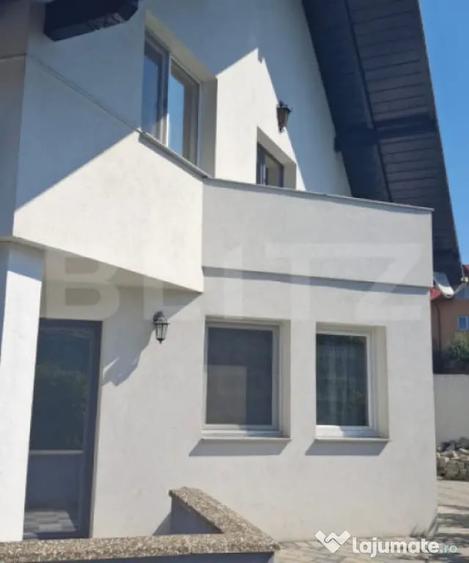 Casă cu 7 camere cu Teren 880 Mp în Central