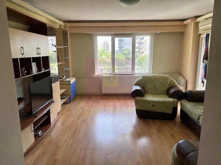 Apartament cu 3 camere decomandat în Octavian Goga