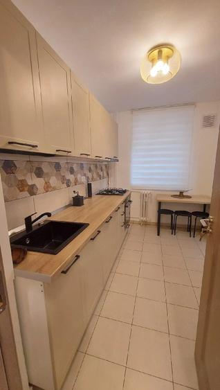 Apartament cu 3 camere decomandat în Drumul Taberei