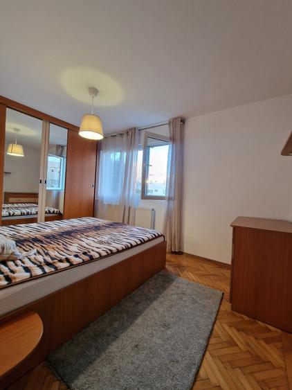 Apartament cu 3 camere semidecomandat în Titan