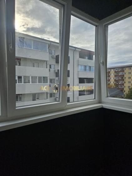 Apartament cu 2 camere semidecomandat, mobilat în Berceni