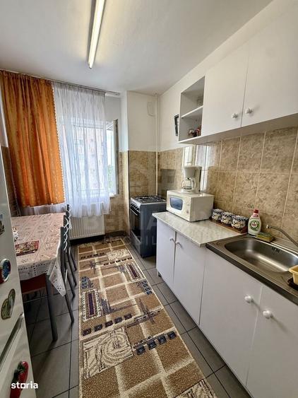 Apartament cu 2 camere semidecomandat în Craiovița Nouă