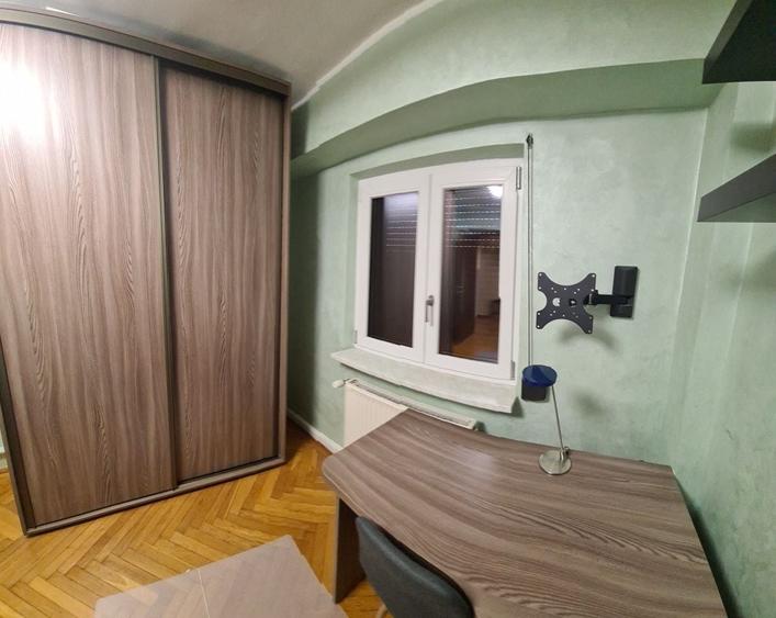 Apartament cu 3 camere decomandat, mobilat în Ultracentral