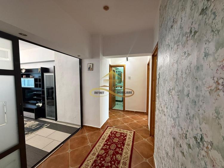 Apartament cu 3 camere decomandat, mobilat în Central