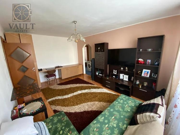 Apartament cu 3 camere semidecomandat, mobilat în Brâncoveanu