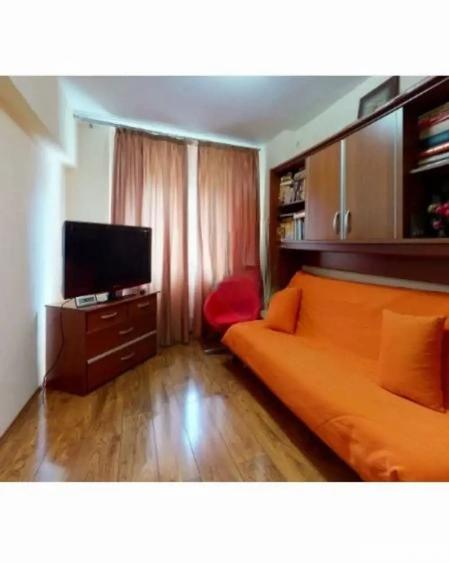 Apartament cu 3 camere decomandat în Berceni
