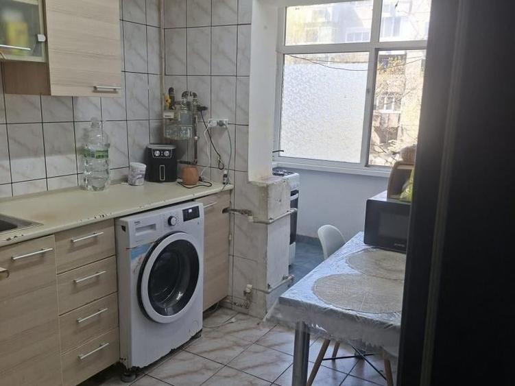 Apartament cu 3 camere decomandat, mobilat în Militari