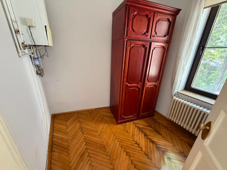 Apartament cu 4 camere semidecomandat în Universitate