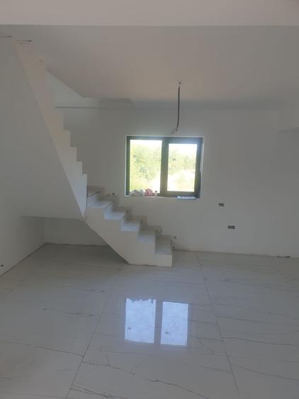 Casă cu 4 camere cu Canalizare în Valu lui Traian