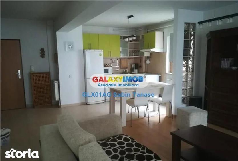 Apartament cu 3 camere decomandat, mobilat în Calea București