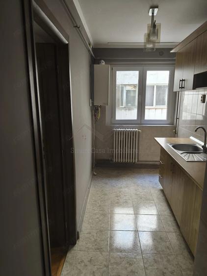 Apartament cu 3 camere decomandat în Filiași