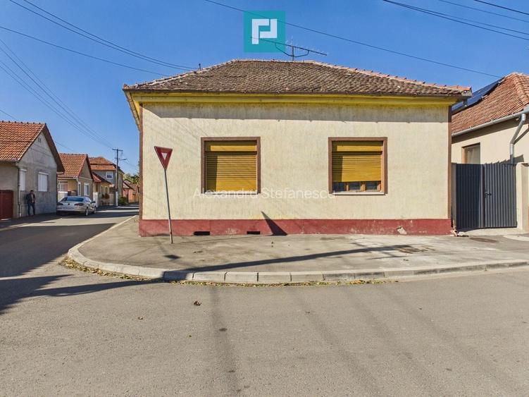 Casă din cărămidă cu teren 639 mp, Lipova