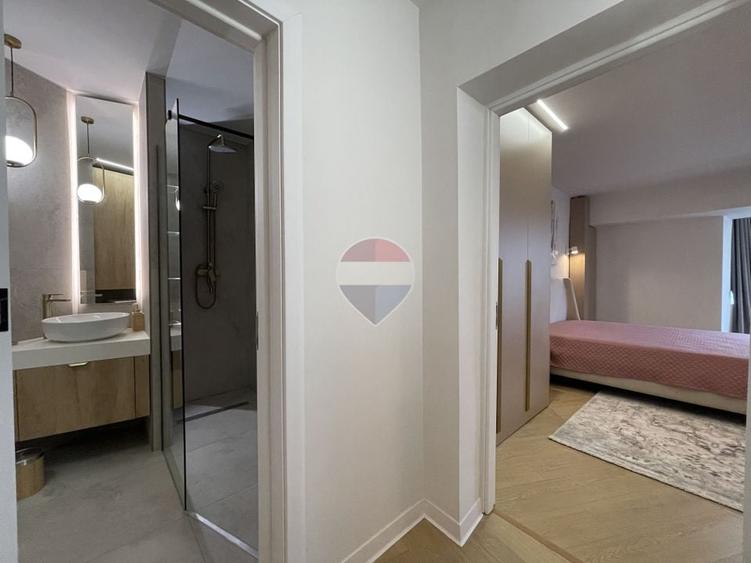 Apartament cu 3 camere decomandat, mobilat în P-ța Alba Iulia